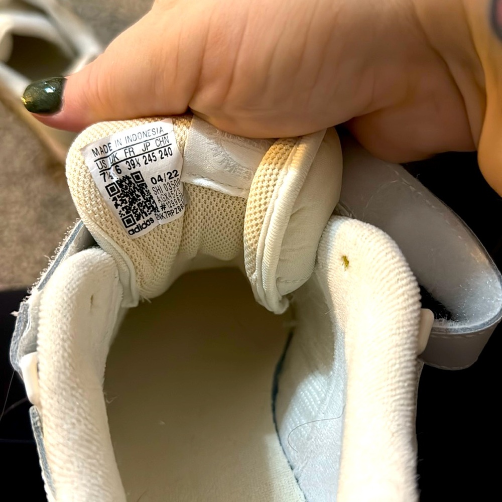 White Adidas Forum 84 Shoes. - Picture 6 of 6